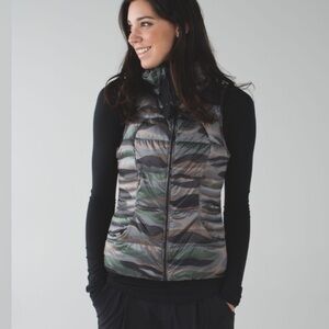 LULULEMON Fluffin Awesome Camouflage Goose Down Feather Vest for Layering Sz: 6